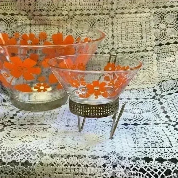 Mid-Century Atomic Daisy Flower Glass Chip & Dip Serving Bowl Set - Picture 13 of 16
